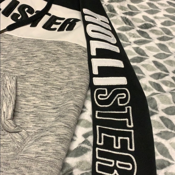 Sweatshirt - Picture 2 of 3